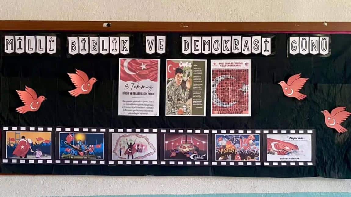 15 Temmuz Demokrasi ve Milli Birlik Günün önemi ve anma programımız okulumuzda gerçekleştirildi.